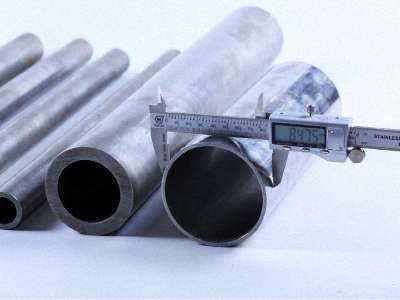 使用精密管有專家現(xiàn)場指導(dǎo)服務(wù)，施工無憂！